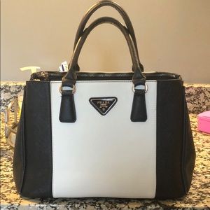 Dupe handbag